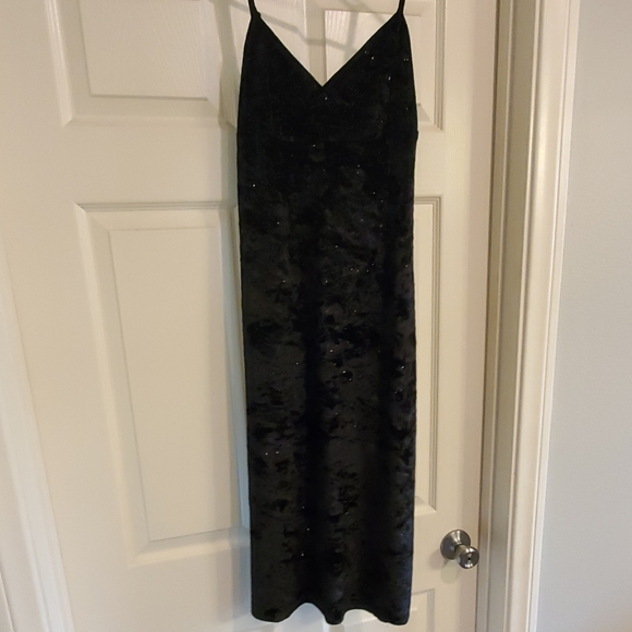 Windsor Dresses & Skirts - Windsor Velvet Little black dress